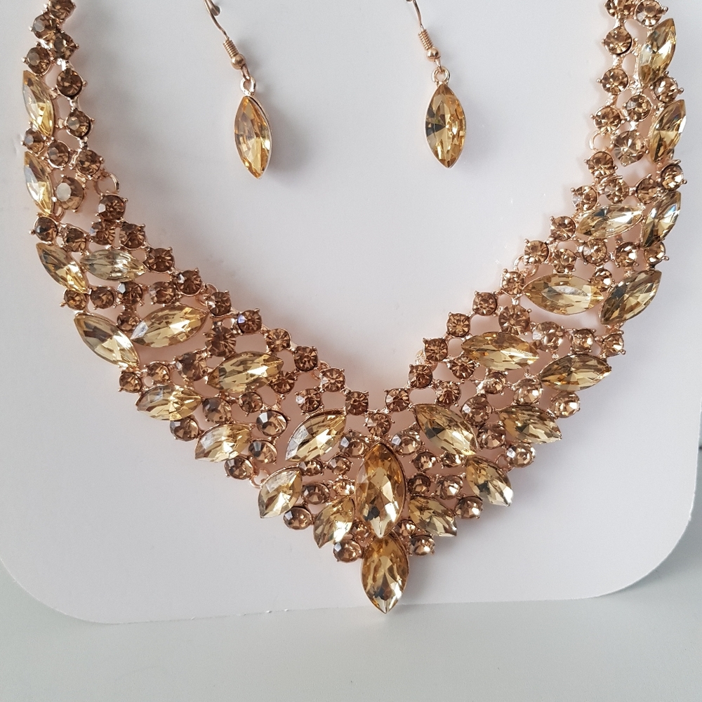 Gold necklace set